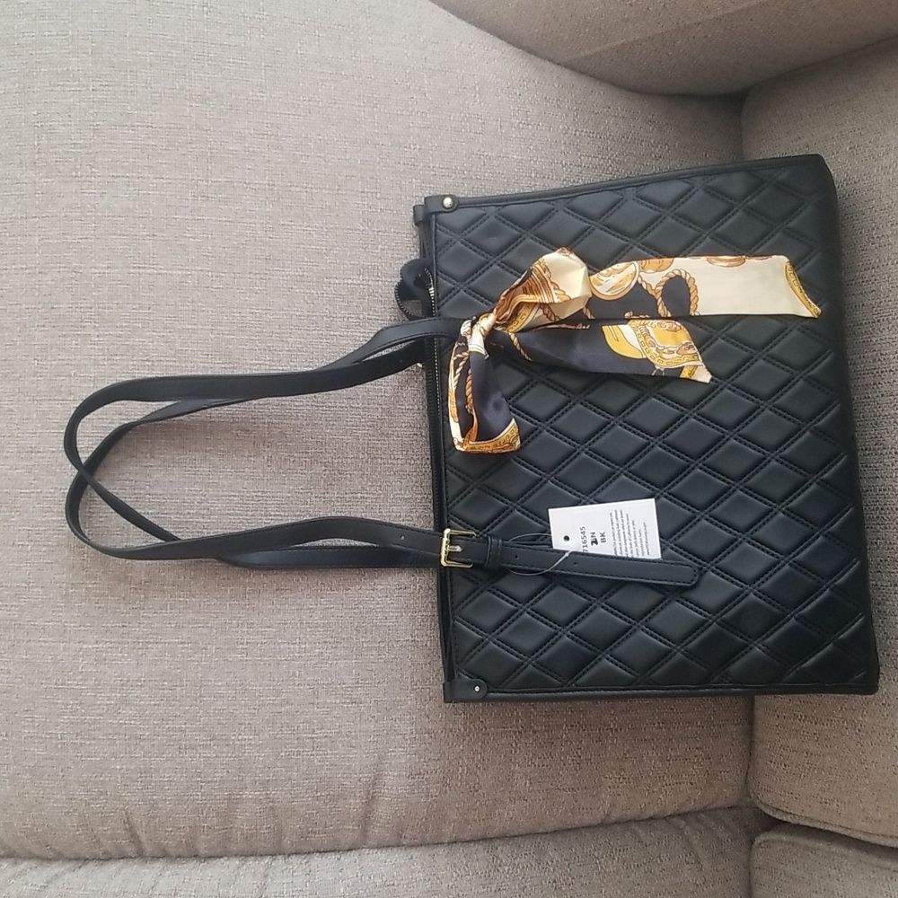 Black Pillow Pattern Purse